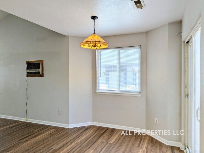 Building Photo - 1617 W 39th Ave