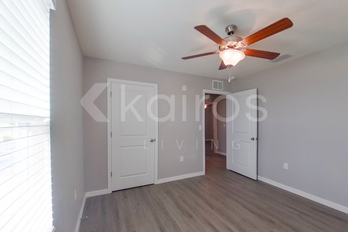 Building Photo - 8584 SW 43rd Ter