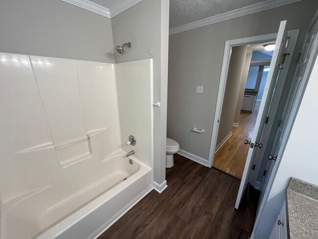 Building Photo - Charming 3-Bedroom Ranch