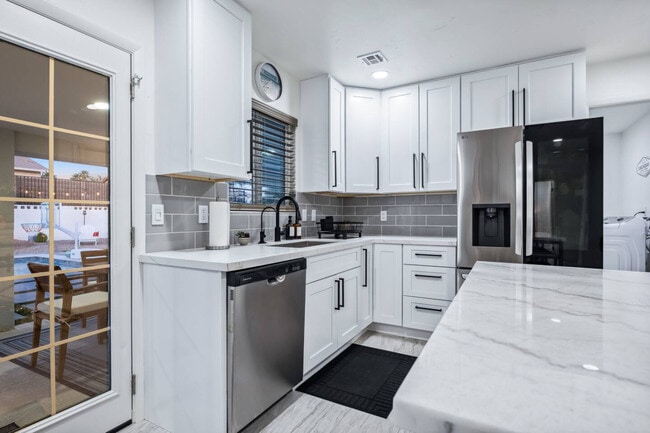 Building Photo - 131 Mescal Loop