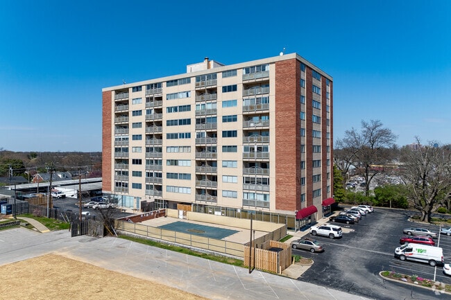 Building Photo - Continental Towers