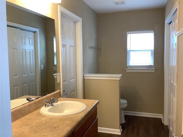 Building Photo - 8811 Shadowglen Dr