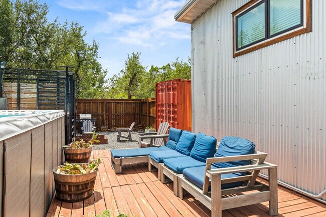 Building Photo - 9801 Mor Dr