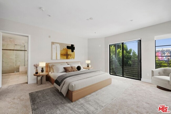 Building Photo - 8788 Shoreham Dr