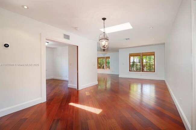 Building Photo - 2527 Inagua Ave