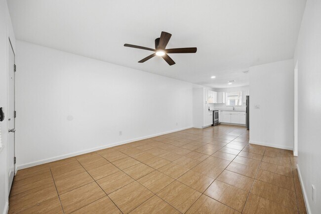 Building Photo - 310 E Frances Ave