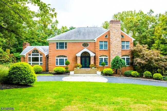 Primary Photo - 28 Glenview Dr