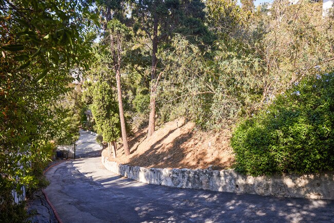 Building Photo - 2200 Outpost Dr