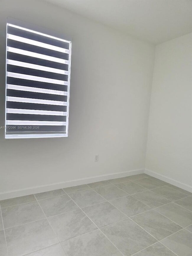 Building Photo - 2741 SE 24th Ct