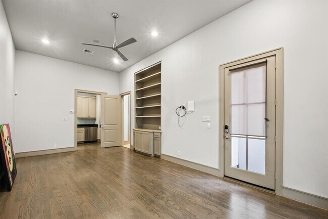 Building Photo - 1405 Lake Pointe Pkwy