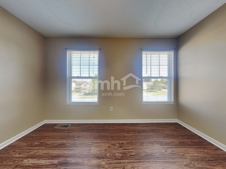 Building Photo - 5569 Windsor Ct