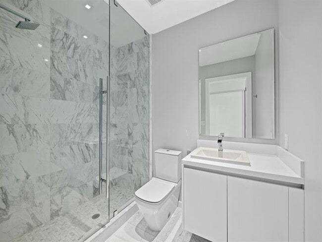 Building Photo - 701 S Fort Lauderdale Beach Blvd