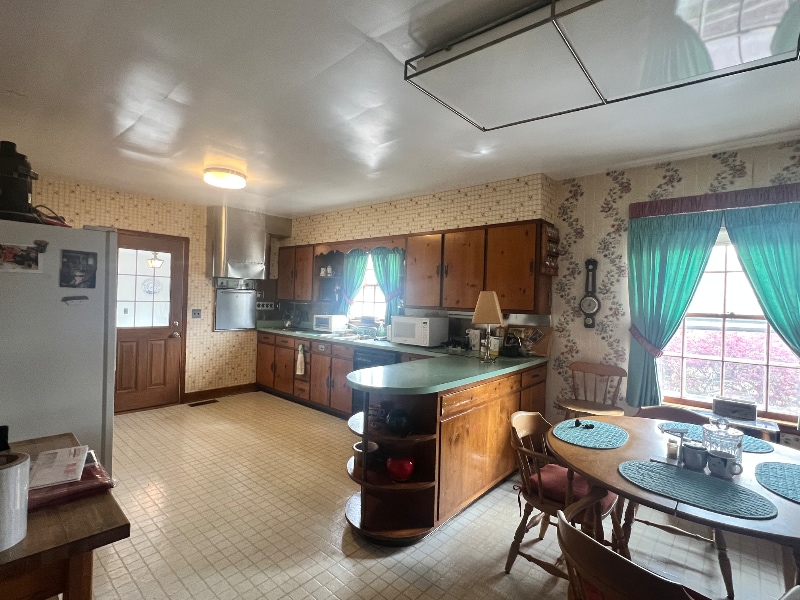 Building Photo - 920 Riverview Dr