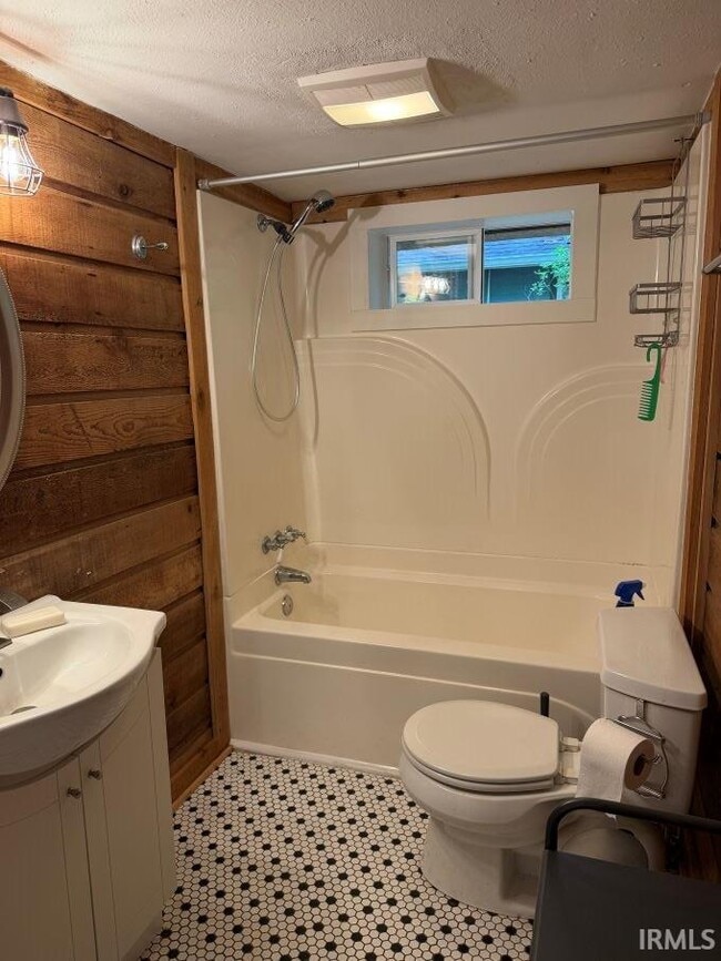 Building Photo - 5870 IN-46