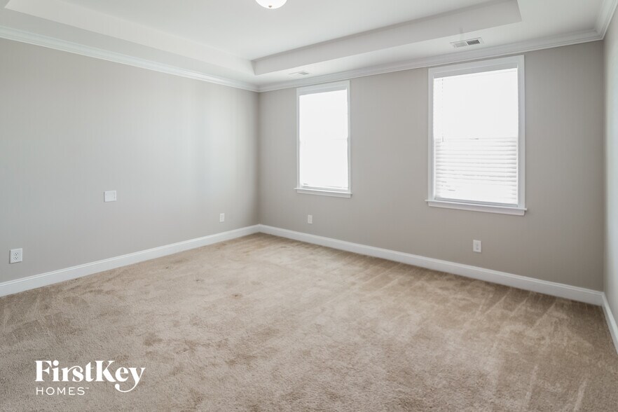 Building Photo - 153 Yorkshire Dr