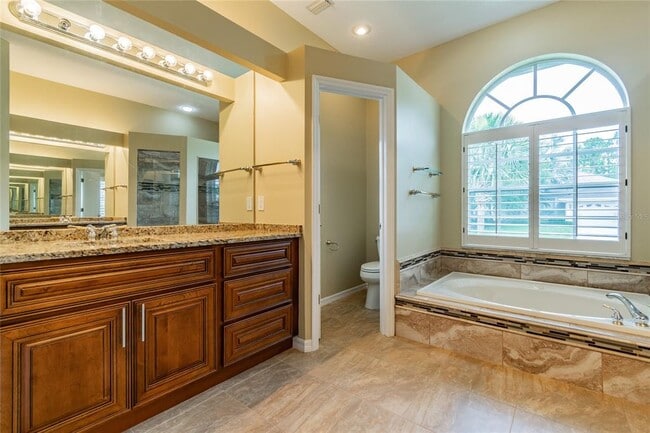 Building Photo - 10559 Greencrest Dr