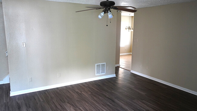 Building Photo - 4701 Waterfront Oak Dr