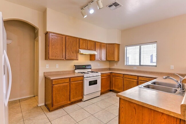 Building Photo - Located in beautiful Rancho Sahuarita!!!!!!!!!!!!