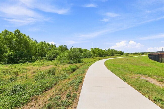 Building Photo - 658 Cherrystone Loop