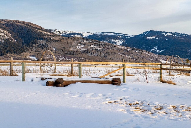 Building Photo - 1330 Larsen Ln