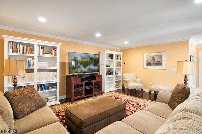 Building Photo - 25 Woodstone Cir