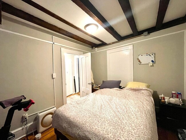 Building Photo - Check out this 2 bed in Beacon Hill