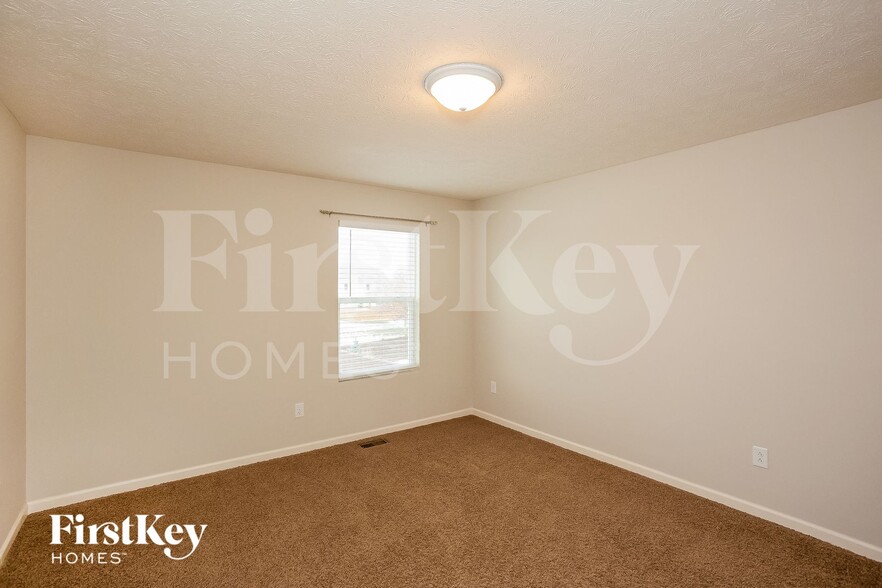 Building Photo - 2840 Chalbury Dr