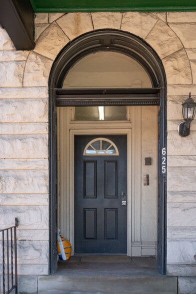 Building Photo - 625 S Negley Ave