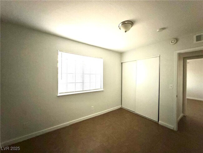 Building Photo - 2112 Venus Ave