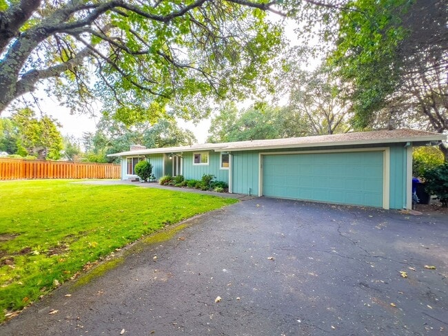 Primary Photo - Charming 3-Bedroom Country House