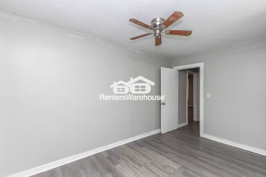 Building Photo - 808 S Grand Ave