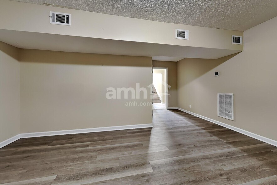 Building Photo - 57 Springwater Dr