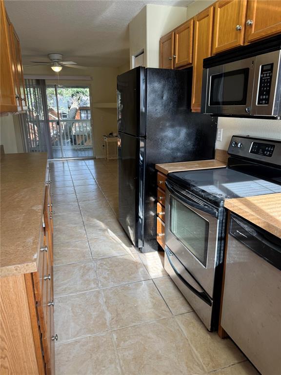 Building Photo - 3063 St Clair Ave