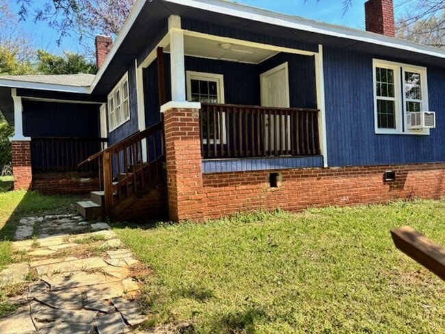 Building Photo - 306 S Church Ave