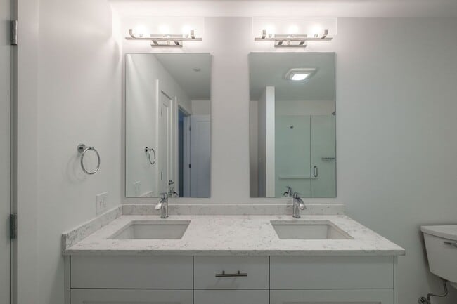 Building Photo - 2BR/2BA Old Port Condo Onsite Parking Available, Fitness Room and Elevator