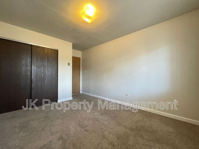 Building Photo - 4629 5th Ave S