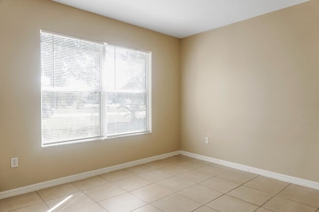Building Photo - Discover Your Ideal Home in Poinciana, FL!
