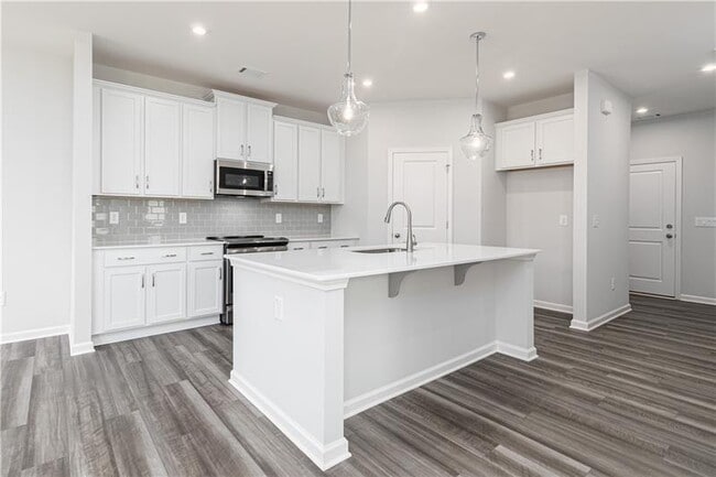 Building Photo - 3065 Cambridge Ml St