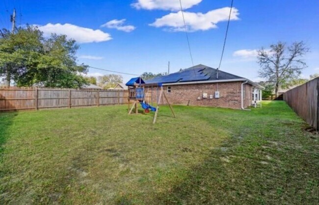 Building Photo - 3BR Smart Solar Home Near Eglin & Hurlburt AFB in Fort Walton Beach!