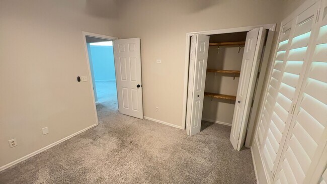 Building Photo - For Rent: A dazzling 5-bedroom, 3-bathroom...