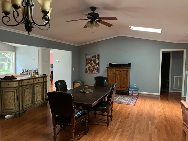 Building Photo - 125 Lost Tree Rd