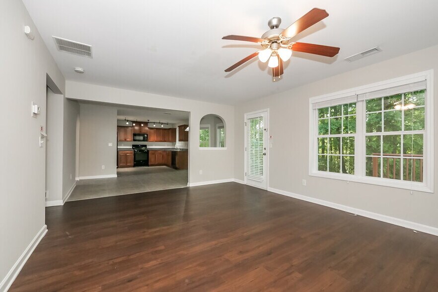 Building Photo - 965 Revere Way