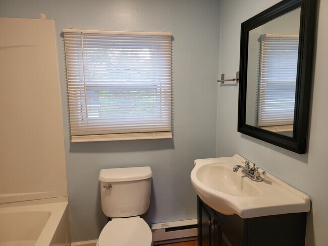 Building Photo - 103 Shore Dr