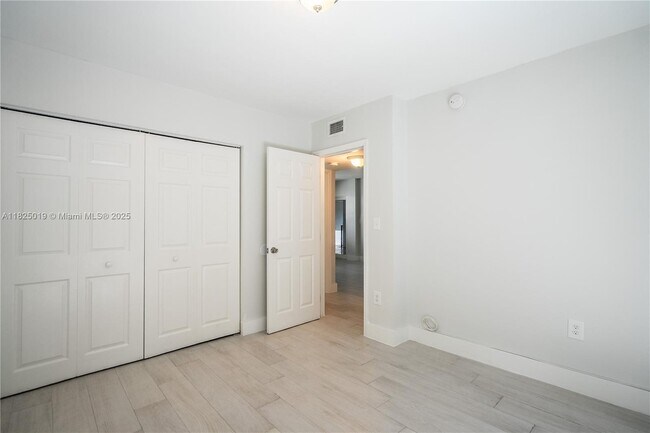 Building Photo - 465 NE 59th St
