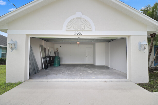 Building Photo - 5651 NW North Crisona Cir