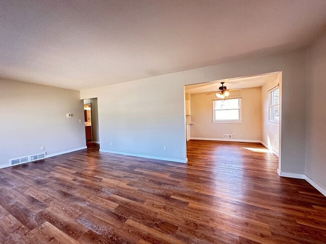 Building Photo - 9133 Oakwood Rd
