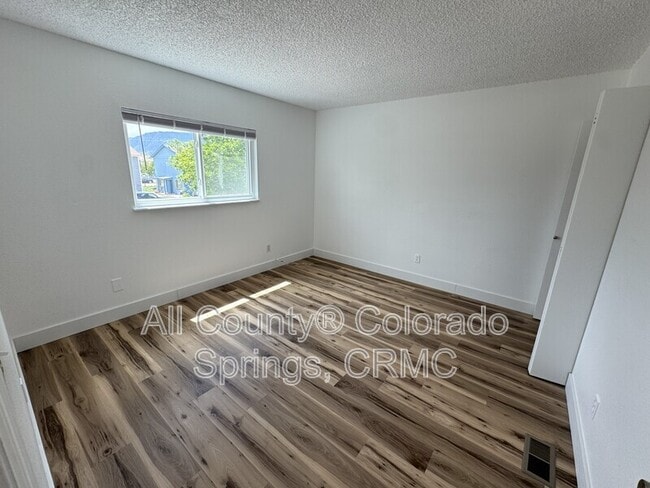 Building Photo - 6676 Provincial Dr