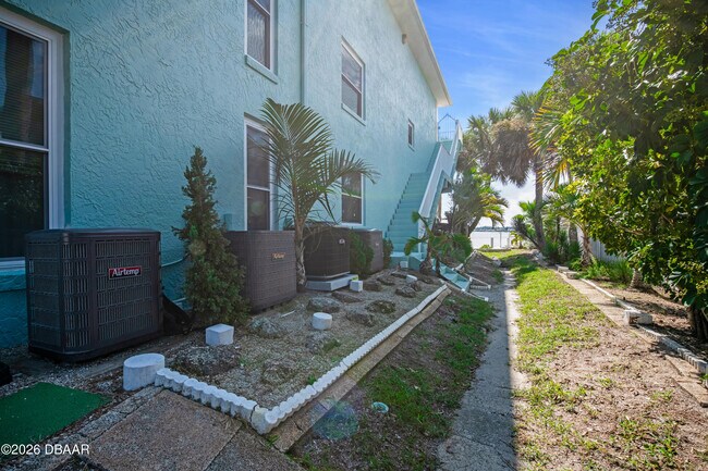 Building Photo - 3602 S Peninsula Dr