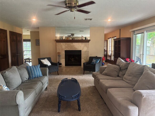 Building Photo - 9948 Twin Shores Dr
