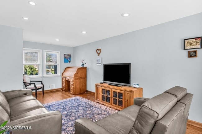 Building Photo - 11 Benet Dr